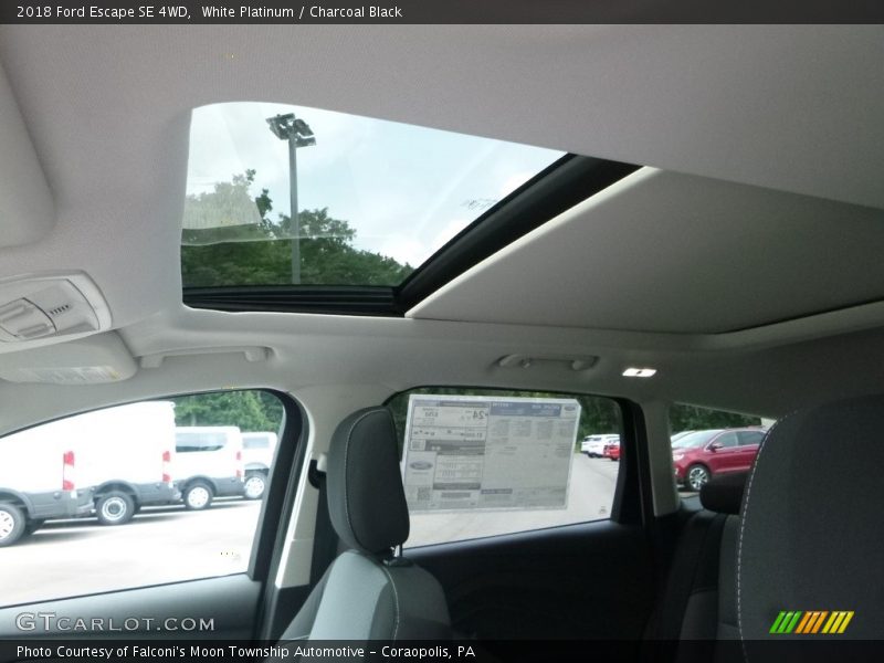 White Platinum / Charcoal Black 2018 Ford Escape SE 4WD