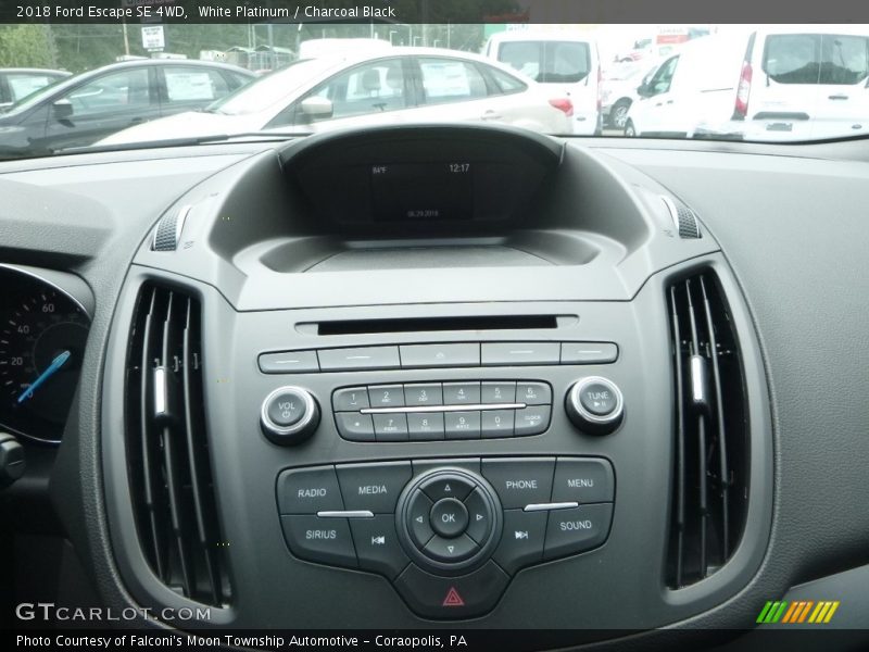 White Platinum / Charcoal Black 2018 Ford Escape SE 4WD