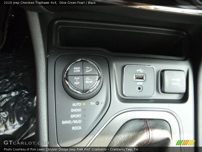 Olive Green Pearl / Black 2019 Jeep Cherokee Trailhawk 4x4