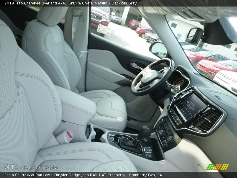 Granite Crystal Metallic / Black/Ski Grey 2019 Jeep Cherokee Overland 4x4