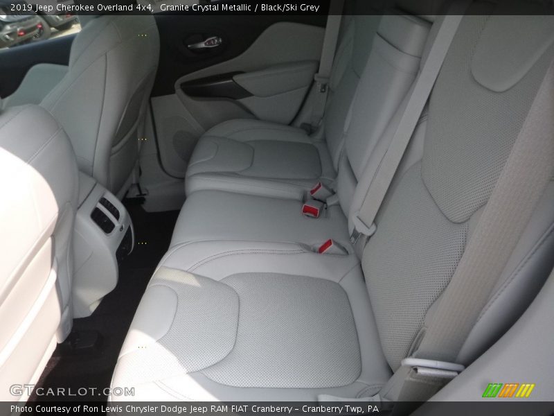 Granite Crystal Metallic / Black/Ski Grey 2019 Jeep Cherokee Overland 4x4