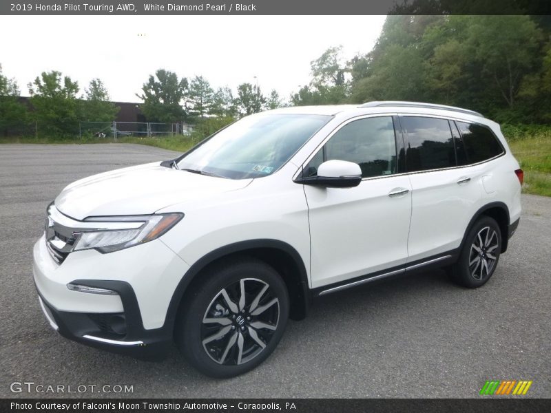 Front 3/4 View of 2019 Pilot Touring AWD