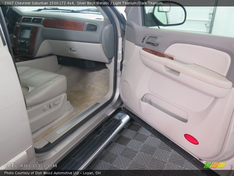 Silver Birch Metallic / Light Titanium/Dark Titanium 2007 Chevrolet Suburban 1500 LTZ 4x4