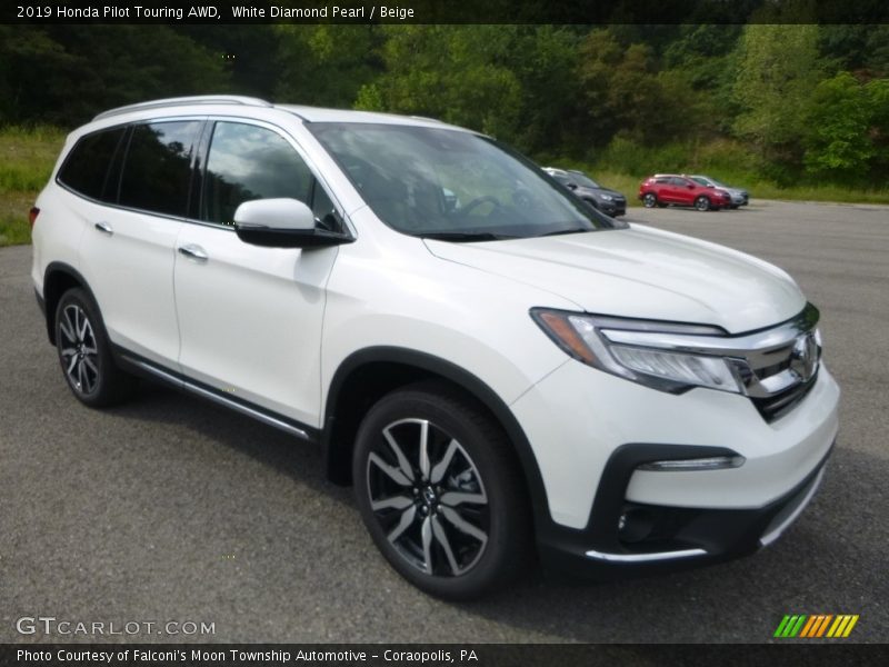 Front 3/4 View of 2019 Pilot Touring AWD
