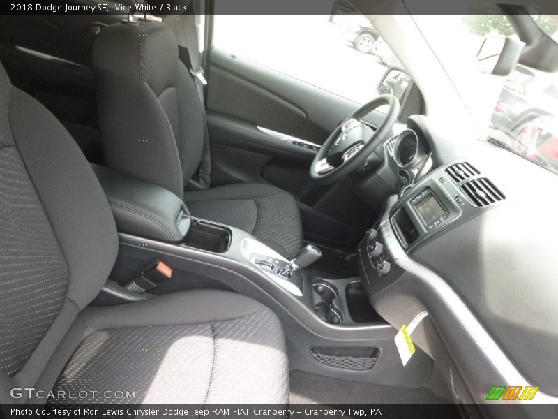 Vice White / Black 2018 Dodge Journey SE
