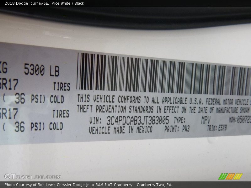 Vice White / Black 2018 Dodge Journey SE