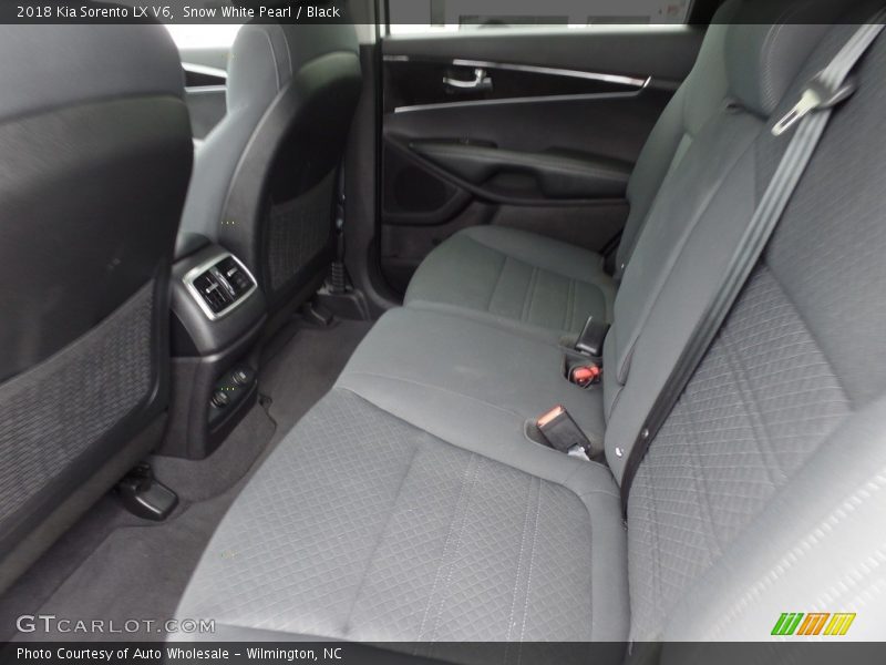 Snow White Pearl / Black 2018 Kia Sorento LX V6