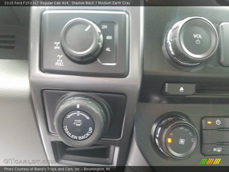 Shadow Black / Medium Earth Gray 2016 Ford F150 XLT Regular Cab 4x4