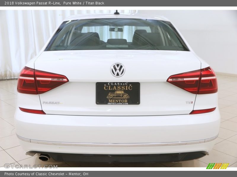 Pure White / Titan Black 2018 Volkswagen Passat R-Line