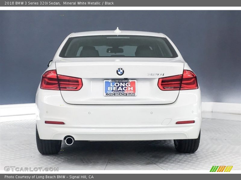 Mineral White Metallic / Black 2018 BMW 3 Series 320i Sedan