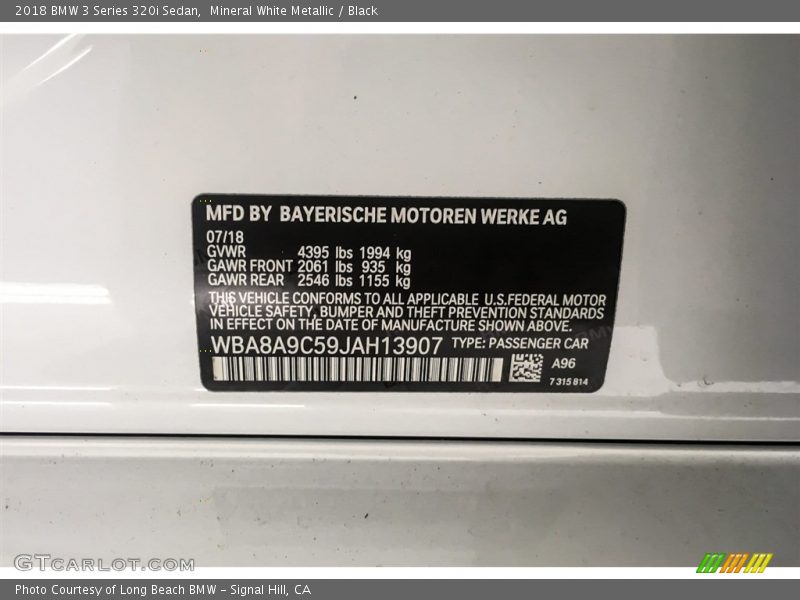 Mineral White Metallic / Black 2018 BMW 3 Series 320i Sedan