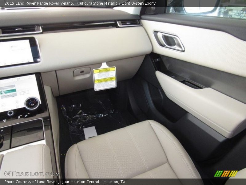 Kaikoura Stone Metallic / Light Oyster/Ebony 2019 Land Rover Range Rover Velar S