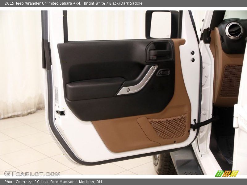 Bright White / Black/Dark Saddle 2015 Jeep Wrangler Unlimited Sahara 4x4