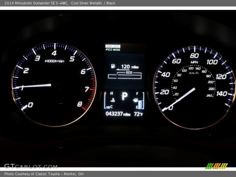 Cool Silver Metallic / Black 2014 Mitsubishi Outlander SE S-AWC