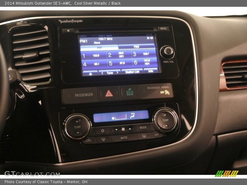 Cool Silver Metallic / Black 2014 Mitsubishi Outlander SE S-AWC