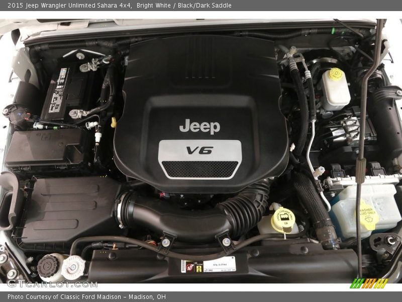 Bright White / Black/Dark Saddle 2015 Jeep Wrangler Unlimited Sahara 4x4