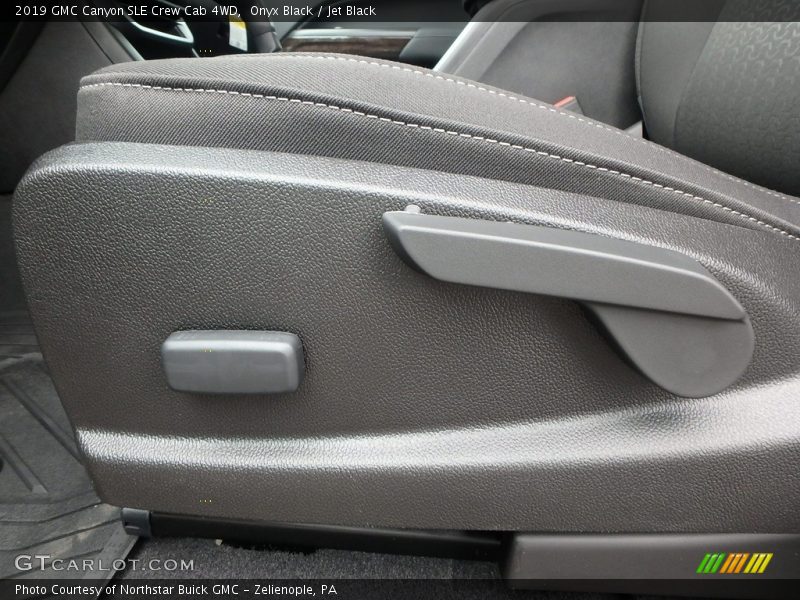 Controls of 2019 Canyon SLE Crew Cab 4WD