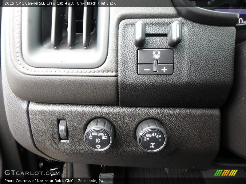 Controls of 2019 Canyon SLE Crew Cab 4WD