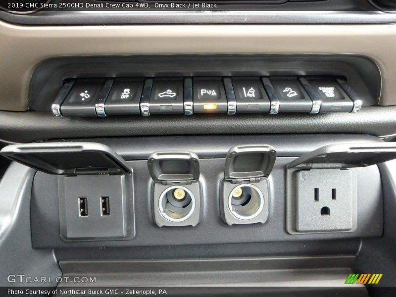 Onyx Black / Jet Black 2019 GMC Sierra 2500HD Denali Crew Cab 4WD