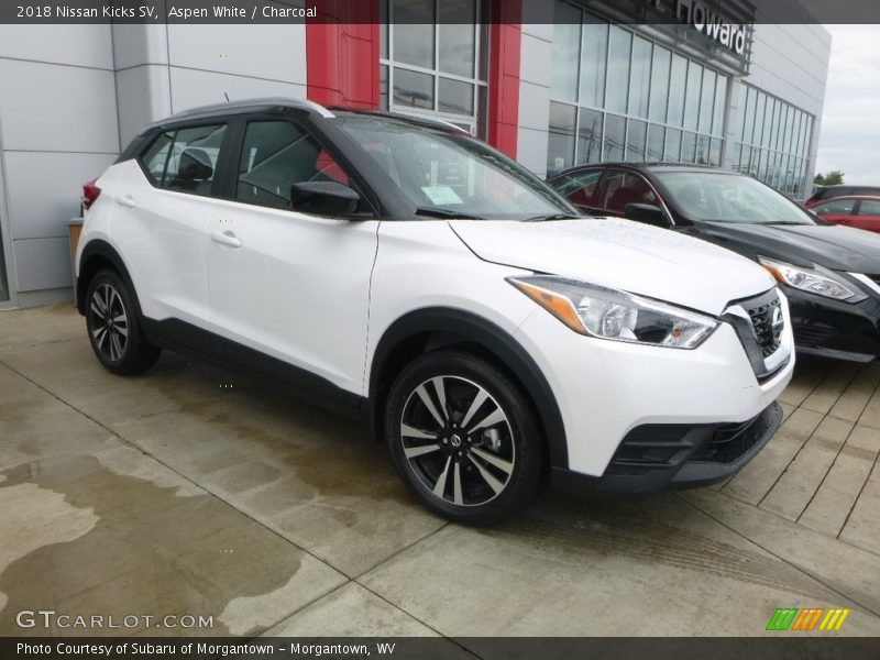 Aspen White / Charcoal 2018 Nissan Kicks SV