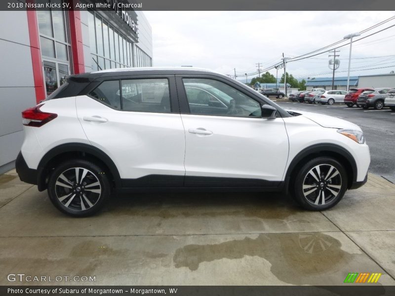 Aspen White / Charcoal 2018 Nissan Kicks SV