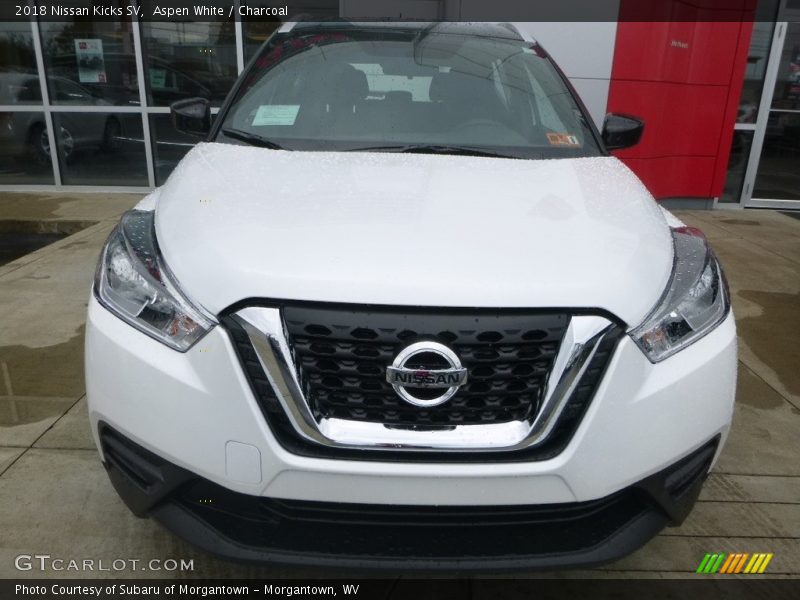 Aspen White / Charcoal 2018 Nissan Kicks SV
