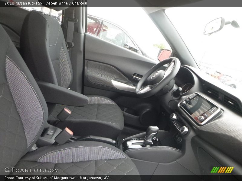 Aspen White / Charcoal 2018 Nissan Kicks SV