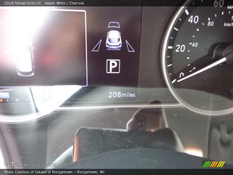 Aspen White / Charcoal 2018 Nissan Kicks SV