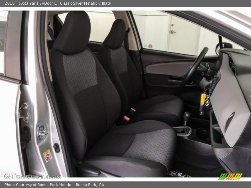 Classic Silver Metallic / Black 2016 Toyota Yaris 5-Door L