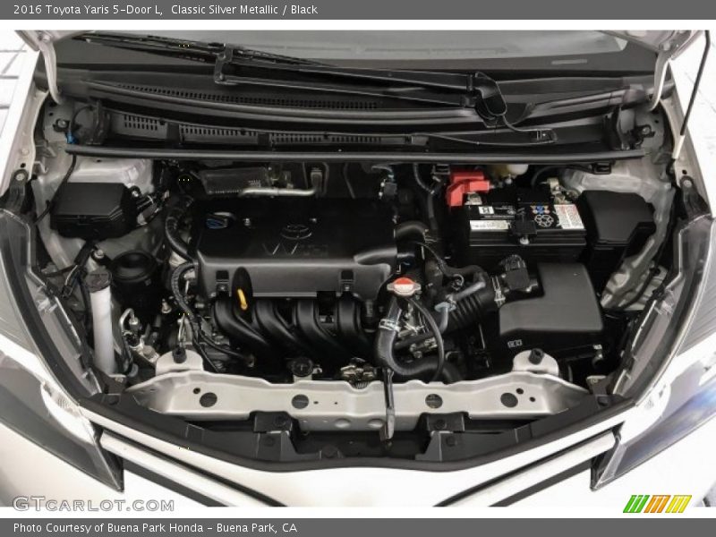 Classic Silver Metallic / Black 2016 Toyota Yaris 5-Door L