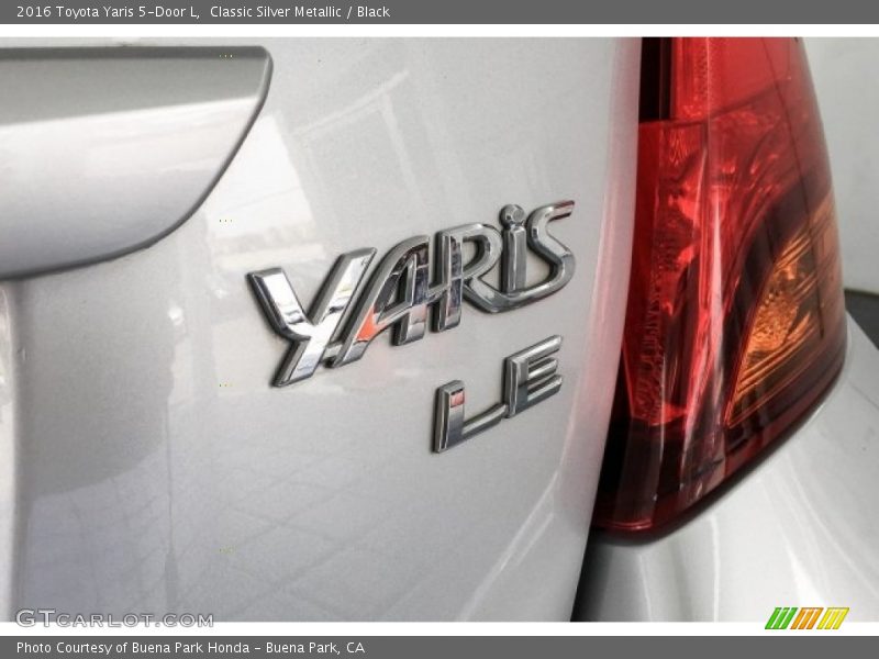 Classic Silver Metallic / Black 2016 Toyota Yaris 5-Door L