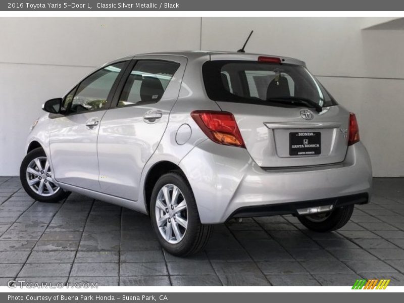 Classic Silver Metallic / Black 2016 Toyota Yaris 5-Door L