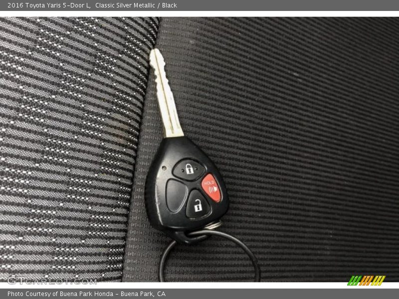 Classic Silver Metallic / Black 2016 Toyota Yaris 5-Door L