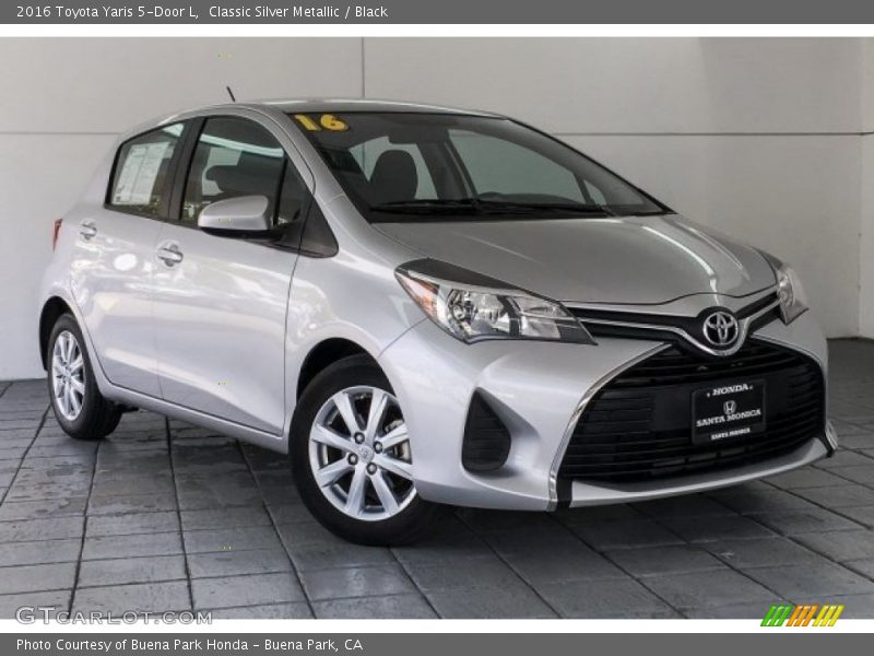 Classic Silver Metallic / Black 2016 Toyota Yaris 5-Door L