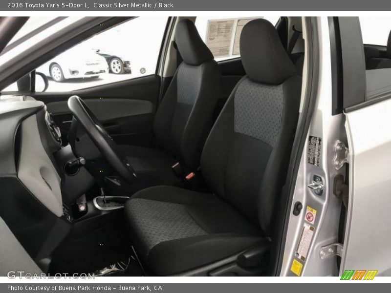 Classic Silver Metallic / Black 2016 Toyota Yaris 5-Door L