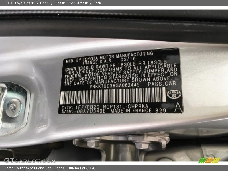 Classic Silver Metallic / Black 2016 Toyota Yaris 5-Door L