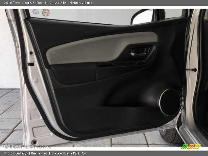 Classic Silver Metallic / Black 2016 Toyota Yaris 5-Door L