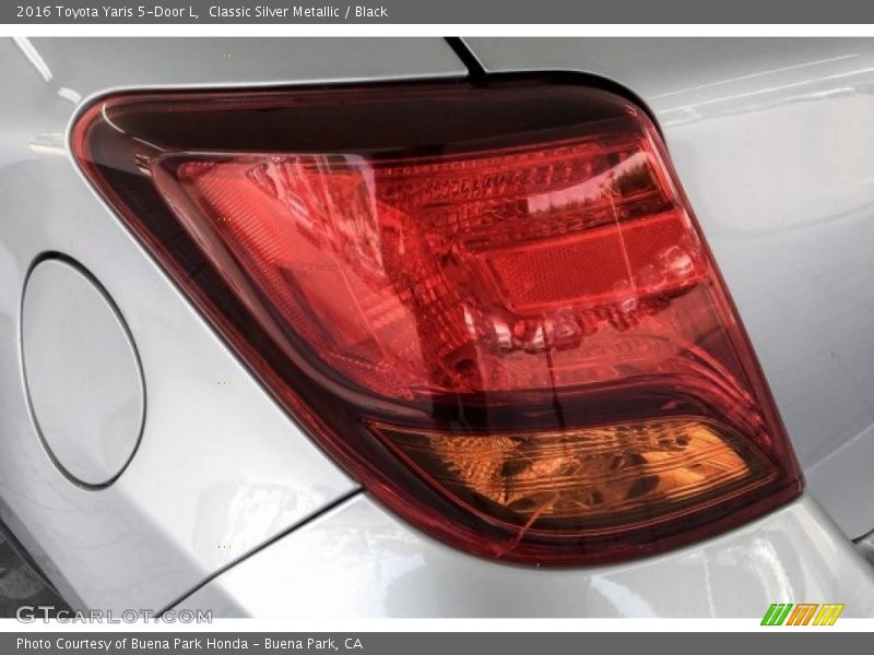 Classic Silver Metallic / Black 2016 Toyota Yaris 5-Door L