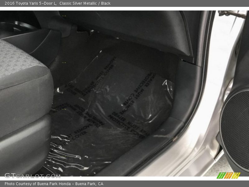 Classic Silver Metallic / Black 2016 Toyota Yaris 5-Door L