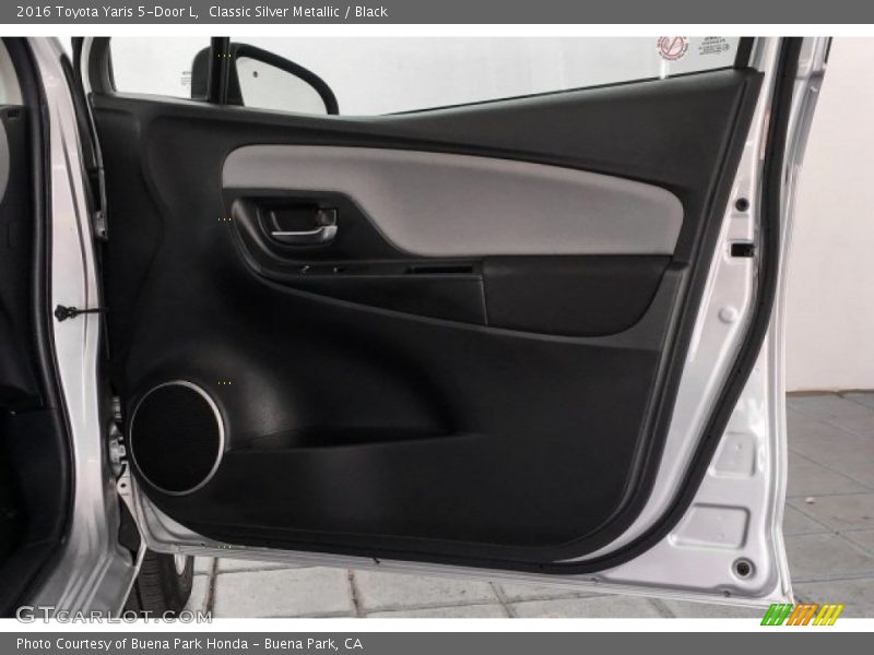 Classic Silver Metallic / Black 2016 Toyota Yaris 5-Door L