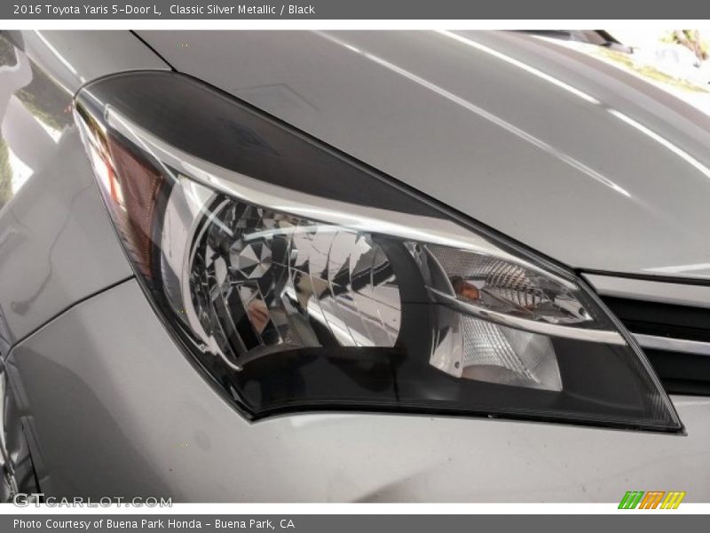 Classic Silver Metallic / Black 2016 Toyota Yaris 5-Door L