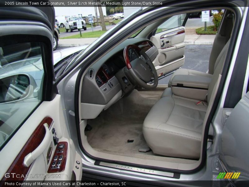 Silver Birch Metallic / Medium Light Stone/Dark Stone 2005 Lincoln Town Car Signature