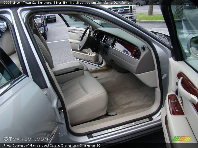 Silver Birch Metallic / Medium Light Stone/Dark Stone 2005 Lincoln Town Car Signature