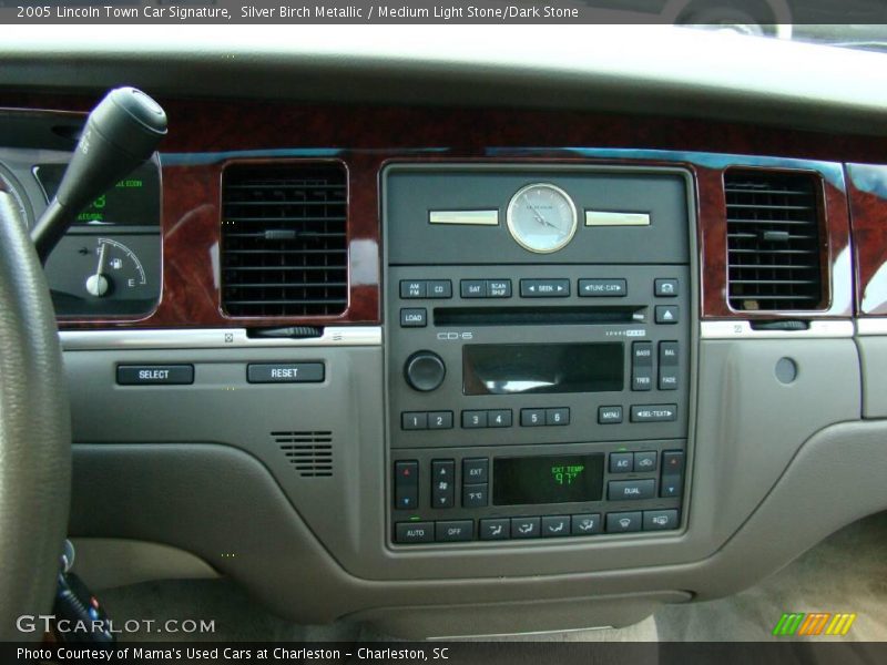 Silver Birch Metallic / Medium Light Stone/Dark Stone 2005 Lincoln Town Car Signature