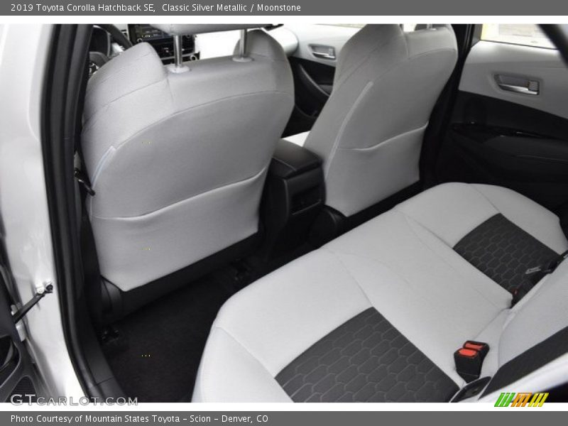 Classic Silver Metallic / Moonstone 2019 Toyota Corolla Hatchback SE