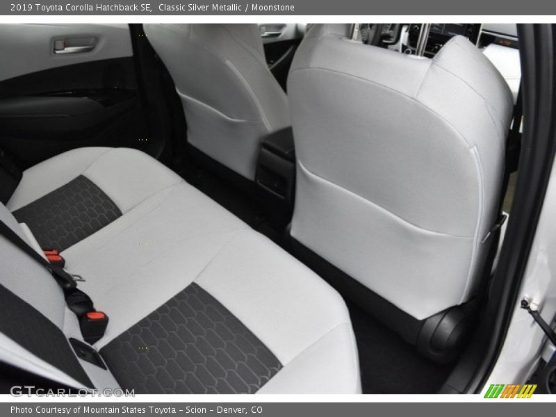 Classic Silver Metallic / Moonstone 2019 Toyota Corolla Hatchback SE