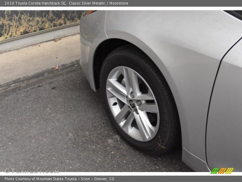 Classic Silver Metallic / Moonstone 2019 Toyota Corolla Hatchback SE