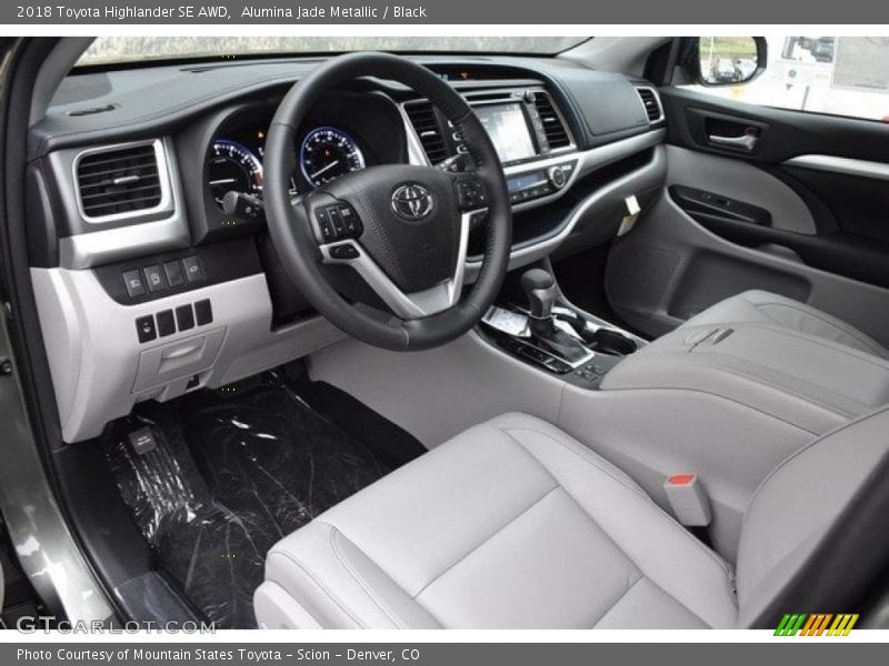 Alumina Jade Metallic / Black 2018 Toyota Highlander SE AWD