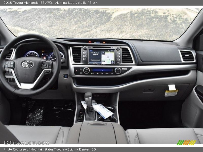 Alumina Jade Metallic / Black 2018 Toyota Highlander SE AWD