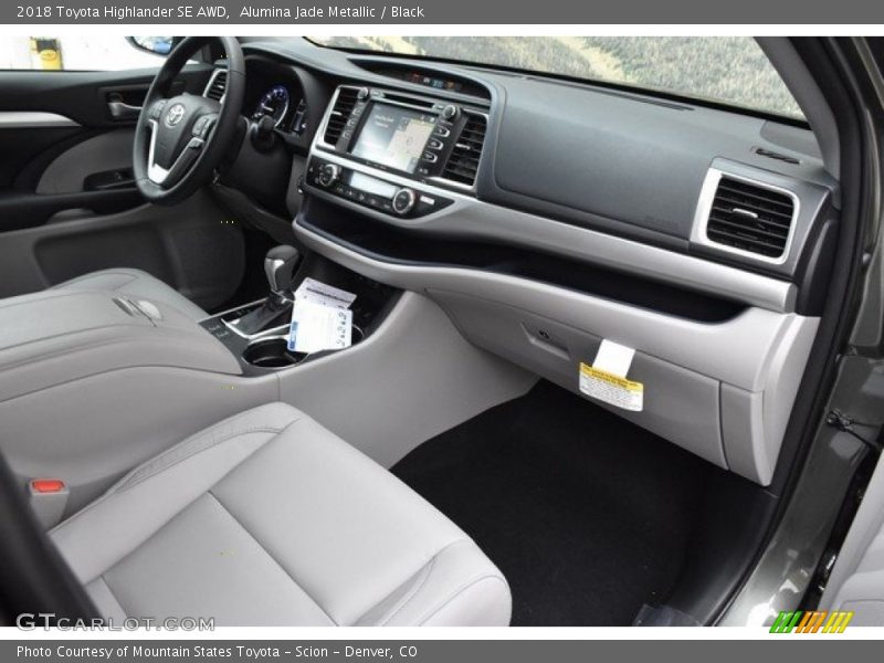 Alumina Jade Metallic / Black 2018 Toyota Highlander SE AWD